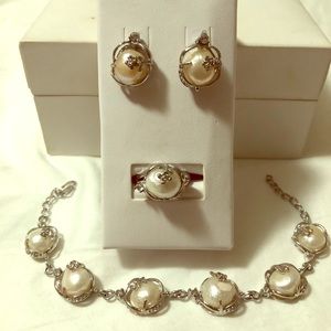 White fresh water pearl jewelry set